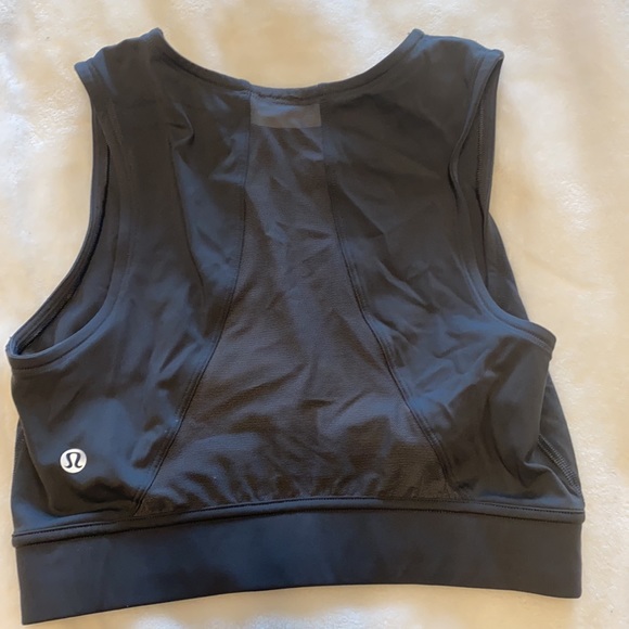 BARELY WORN LULULEMON CROP TOP - Picture 2 of 2